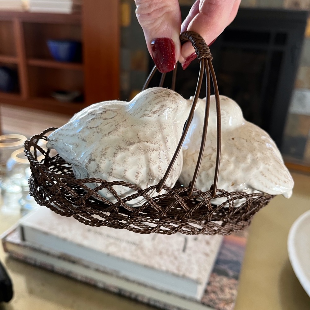 Bird salt and pepper shakers in wire basket
